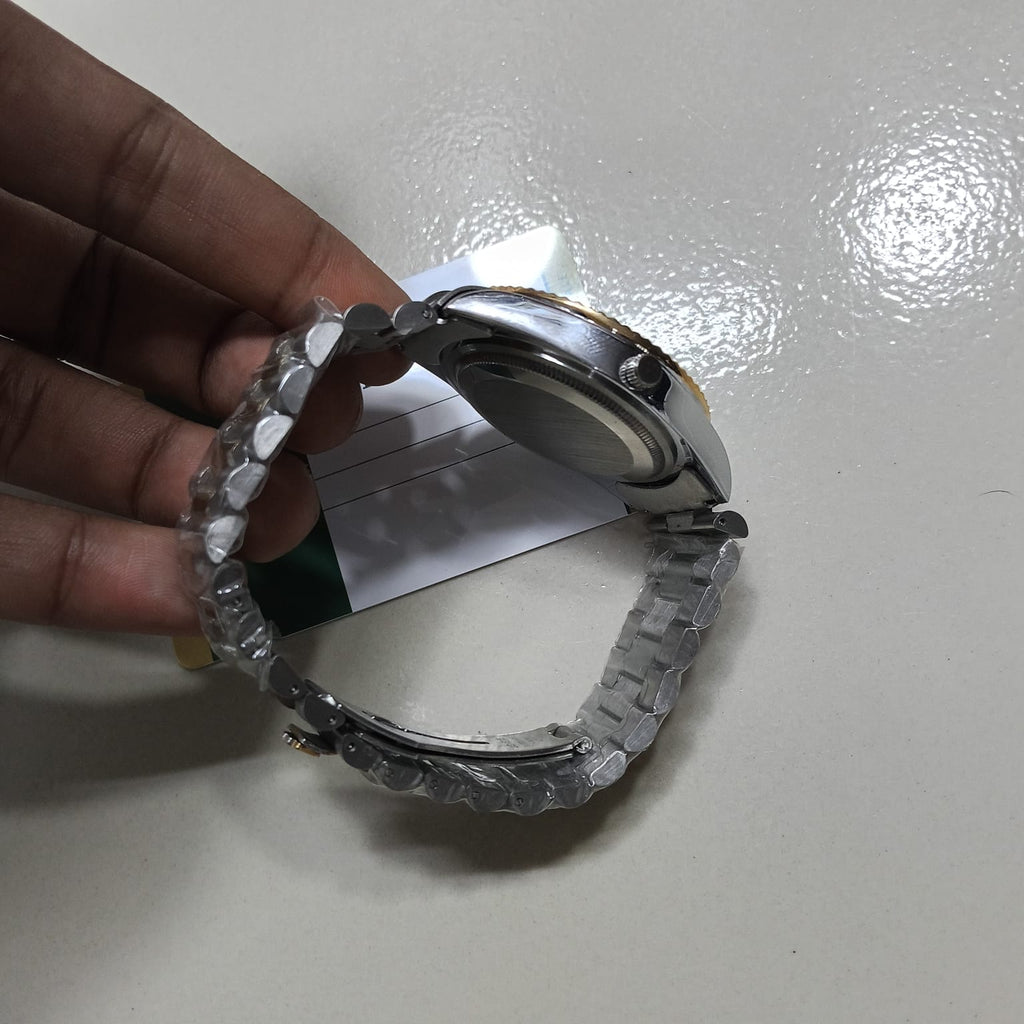 Poedagar 613 Luxury Stainless Steel Strap Watch (Green Dial)